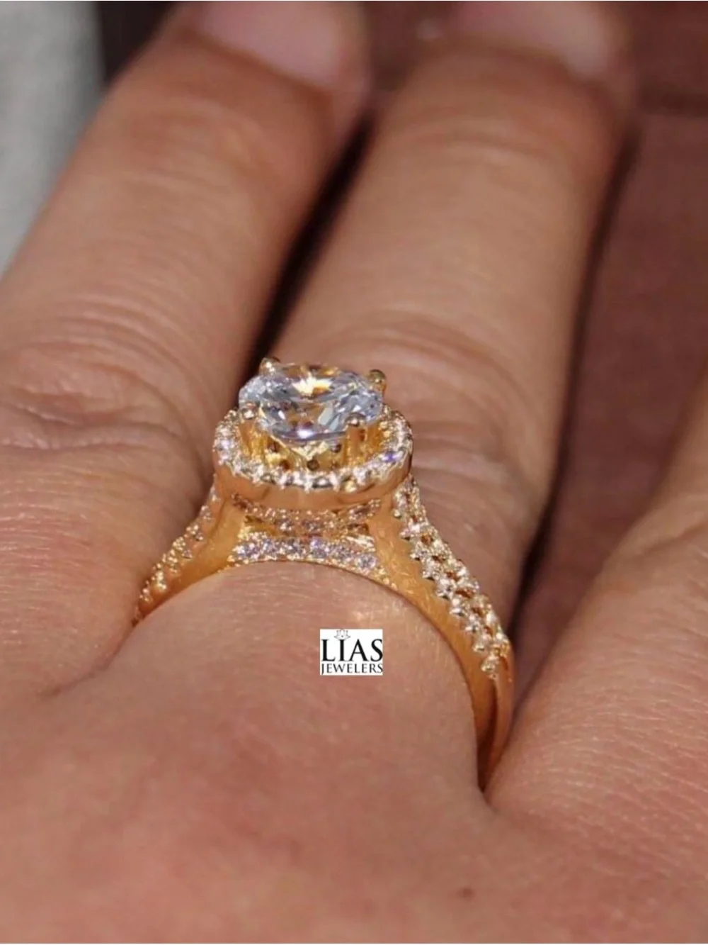New 18k yellow gold engagement ring